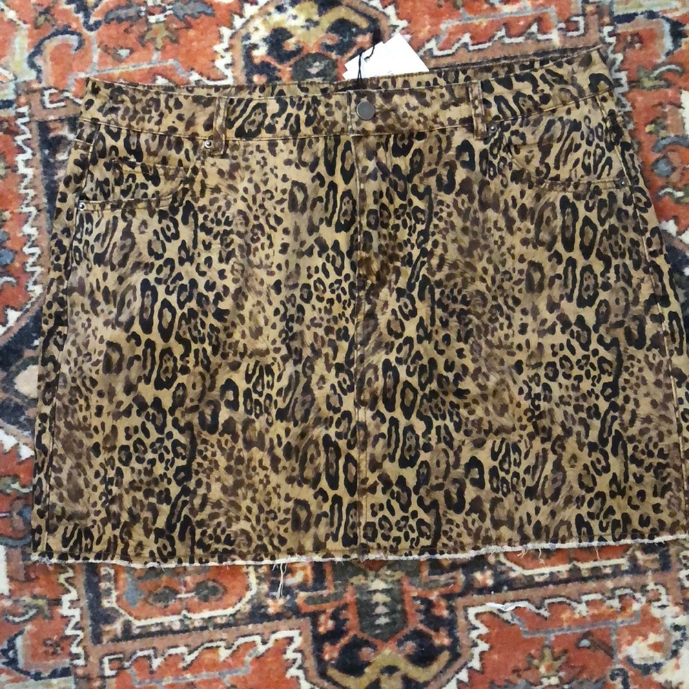 Leopard skirt